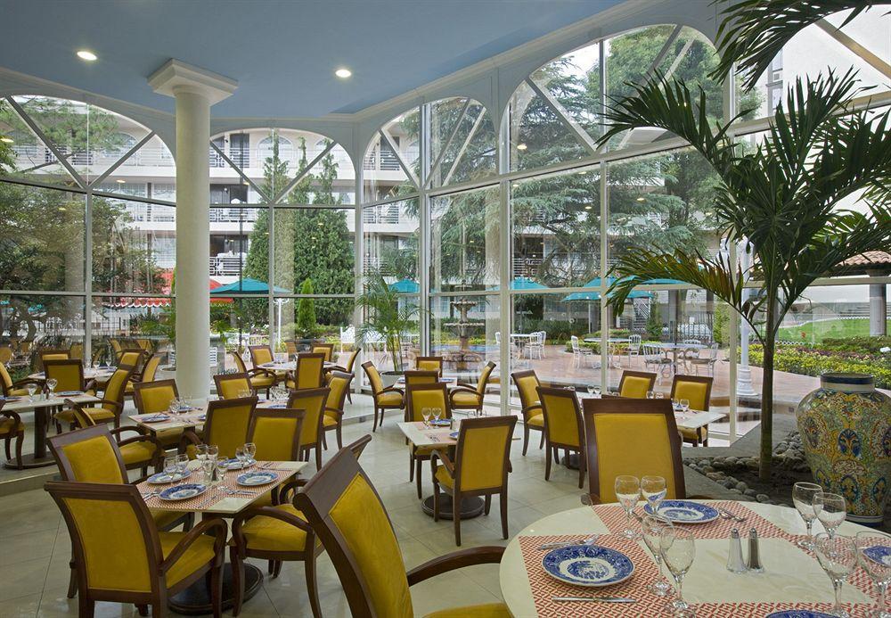 فندق Tlalnepantla في  كريستال ساتلايت ماريا باربرا المطعم الصورة